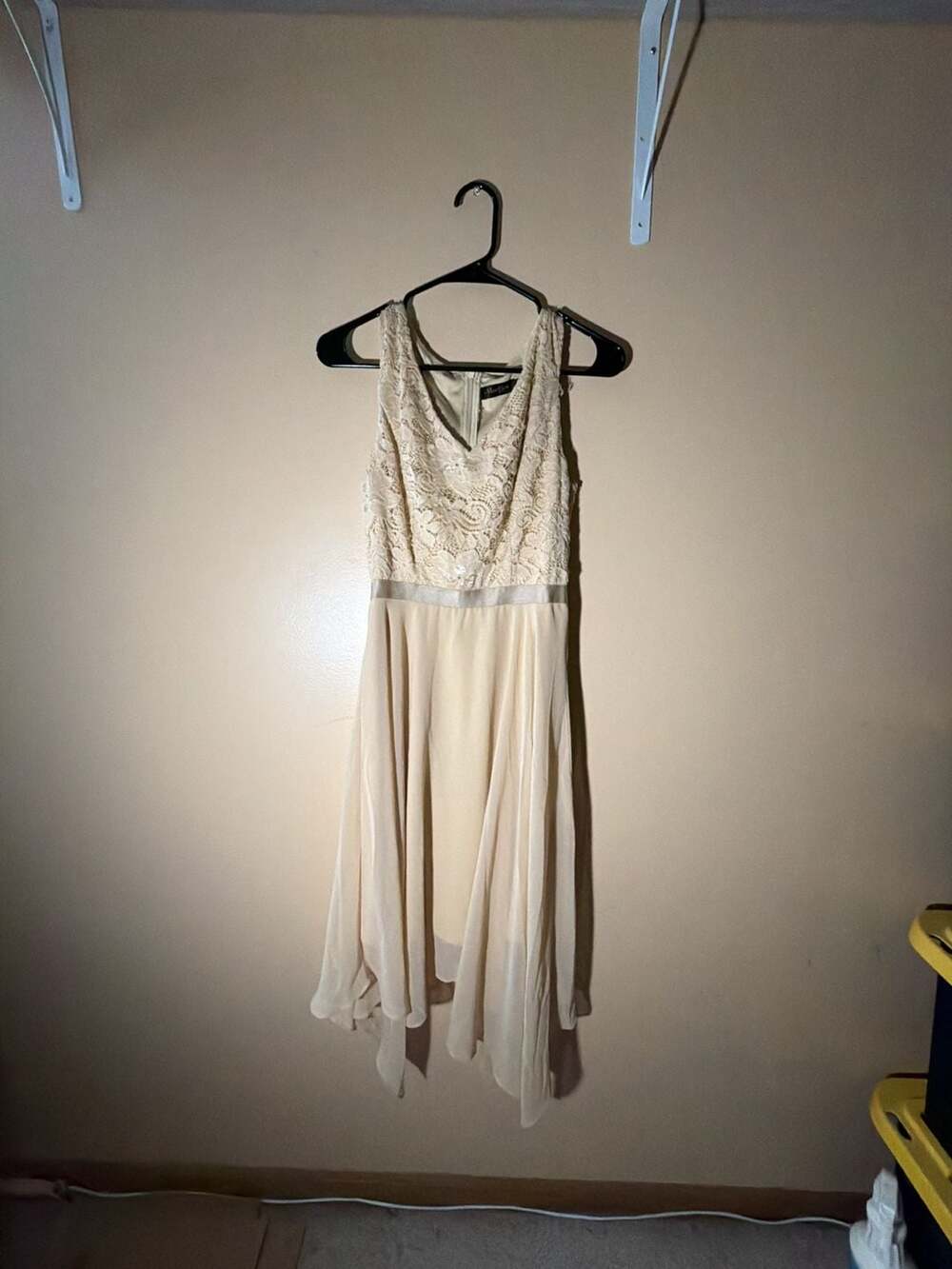Meetjen Women's Sleeveless Lace and Chiffon High-Low Cocktail Dress Beige